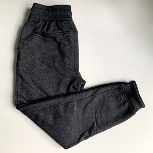 ⭐️ Host Pick ⭐️ BNWOT Lululemon Scuba HR Jogger 7/8 Length Black Sparkle